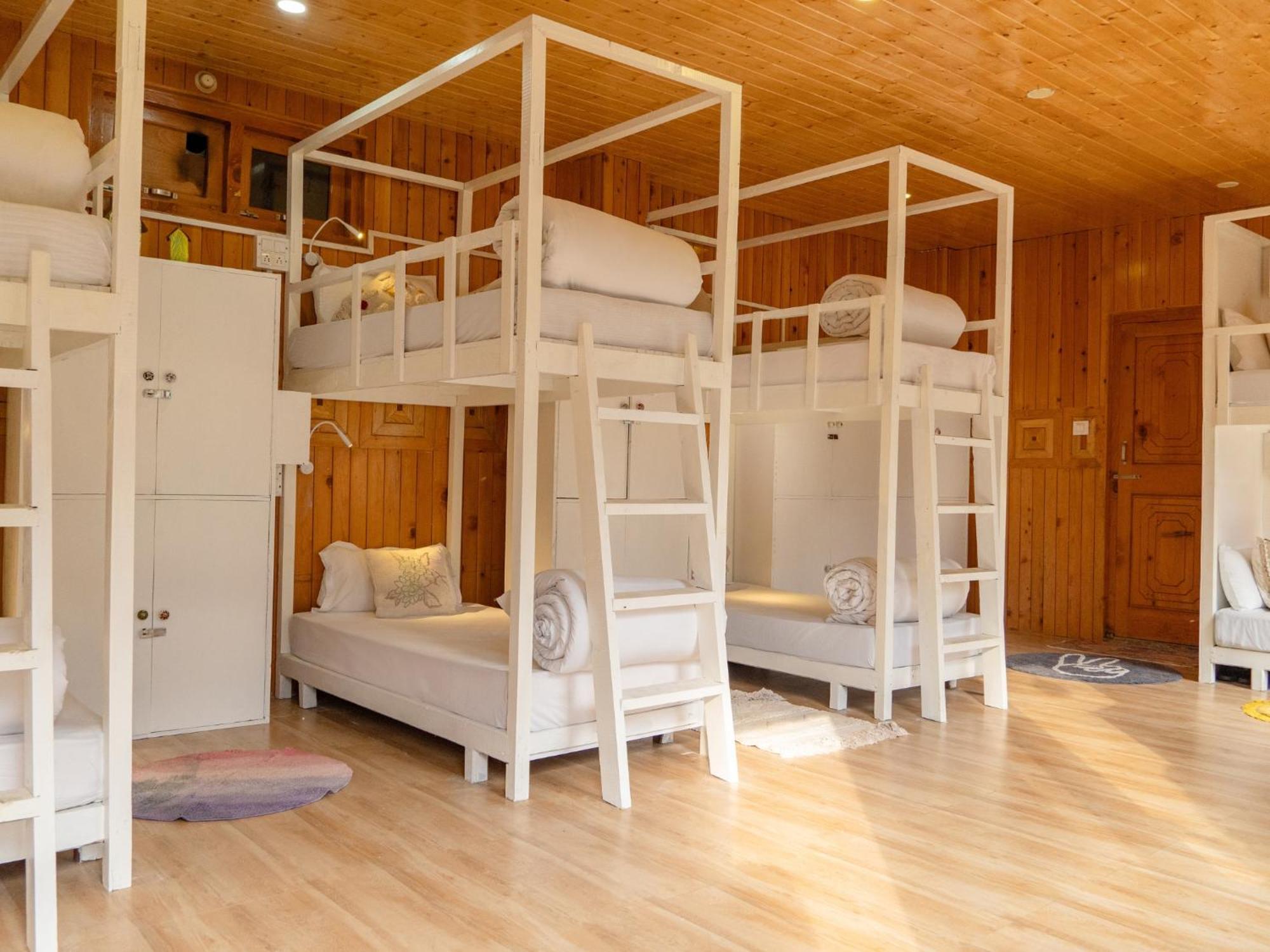 Moustache Shoja, Jibhi Hostel Eksteriør bilde